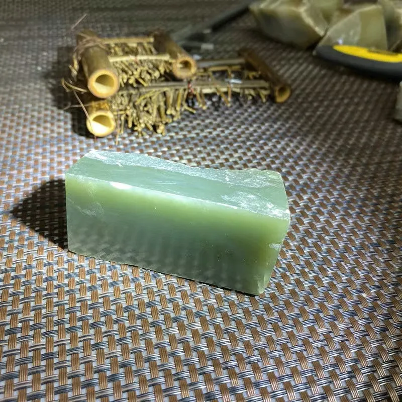 Natural Kunlun Jade Rough Nephrite Raw (282g,8.1X3.7X3.4cm)