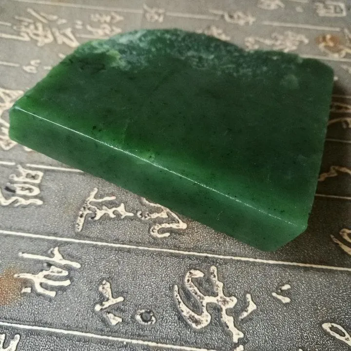 Natural Kunlun Jade Rough Nephrite Raw (297g, 9X8.5X1.5cm)