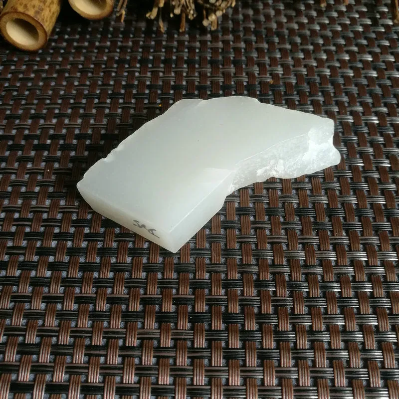 Natural Kunlun Jade Rough Nephrite Raw (49g,5X2.6X1.2cm)