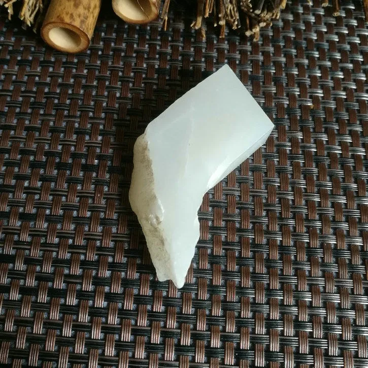 Natural Kunlun Jade Rough Nephrite Raw (49g,5X2.6X1.2cm)