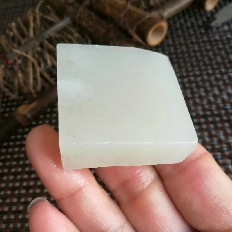 Natural Kunlun Jade Rough Nephrite Raw (58g, 4X4X0.9cm)