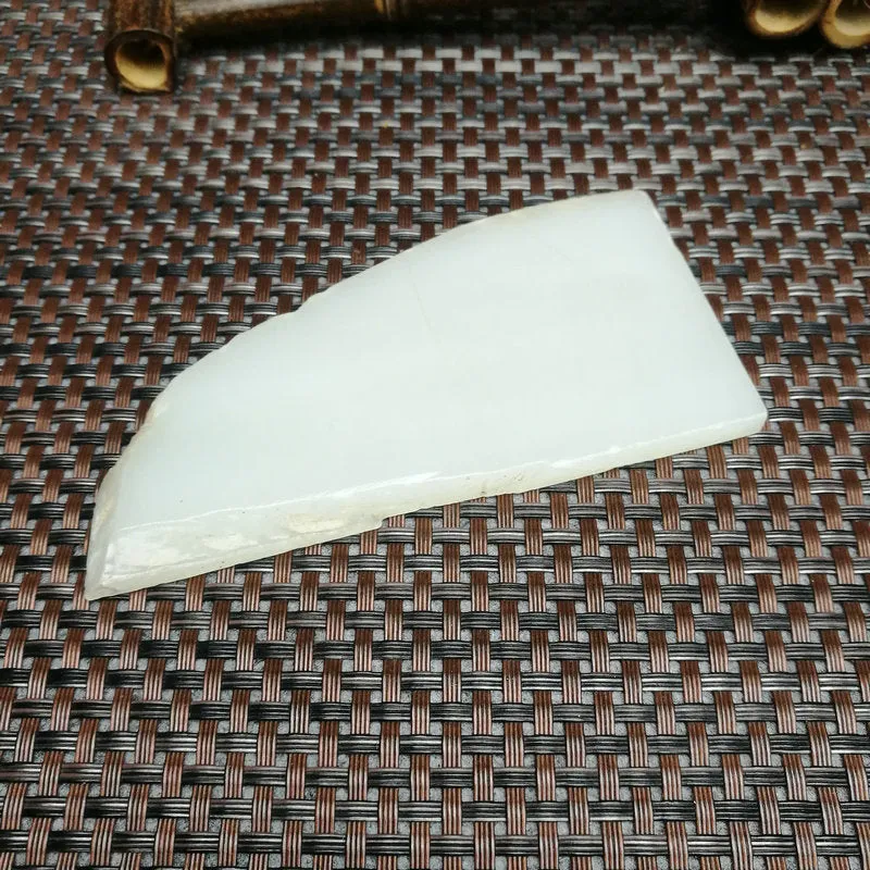 Natural Kunlun Jade Rough Nephrite Raw (69g,10.5X5X0.5cm)