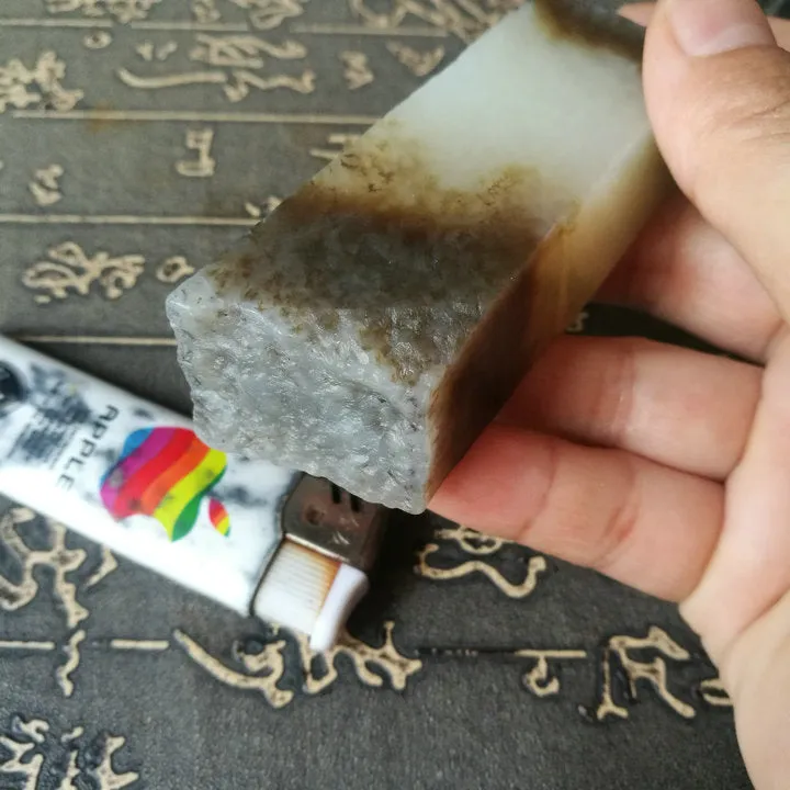 Natural Siberian Jade Rough Nephrite Raw (133g, 9X2.7X2.1cm)