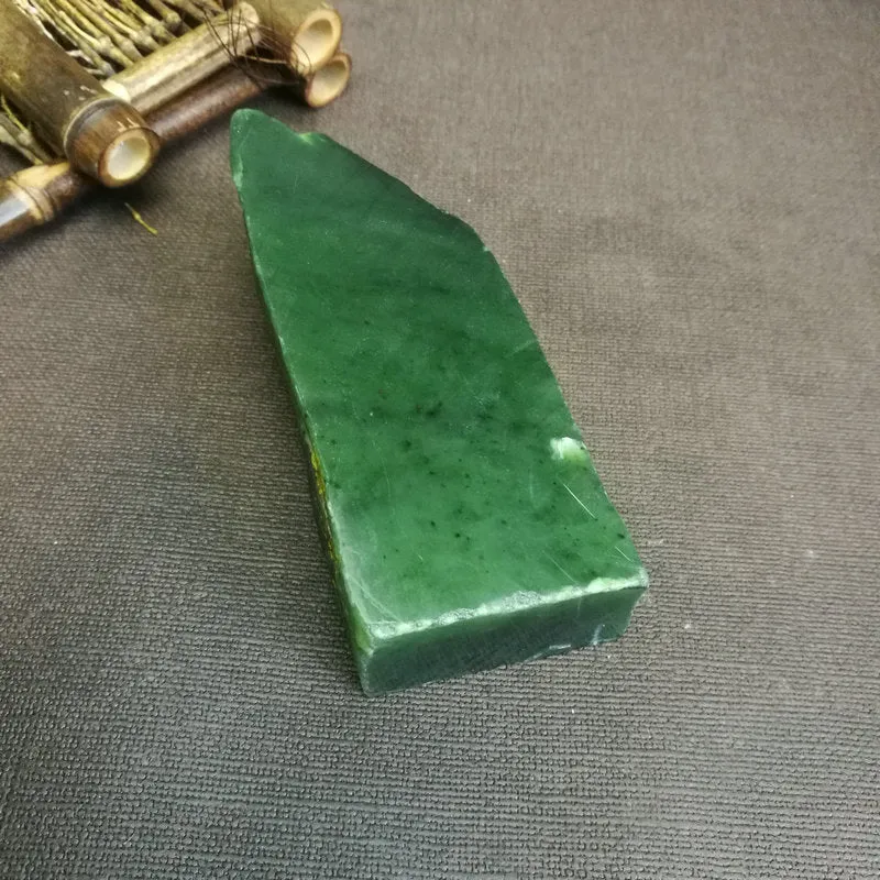 Natural Siberian Jade Rough Nephrite Raw (396g, 10.5x4.5x3.8cm)