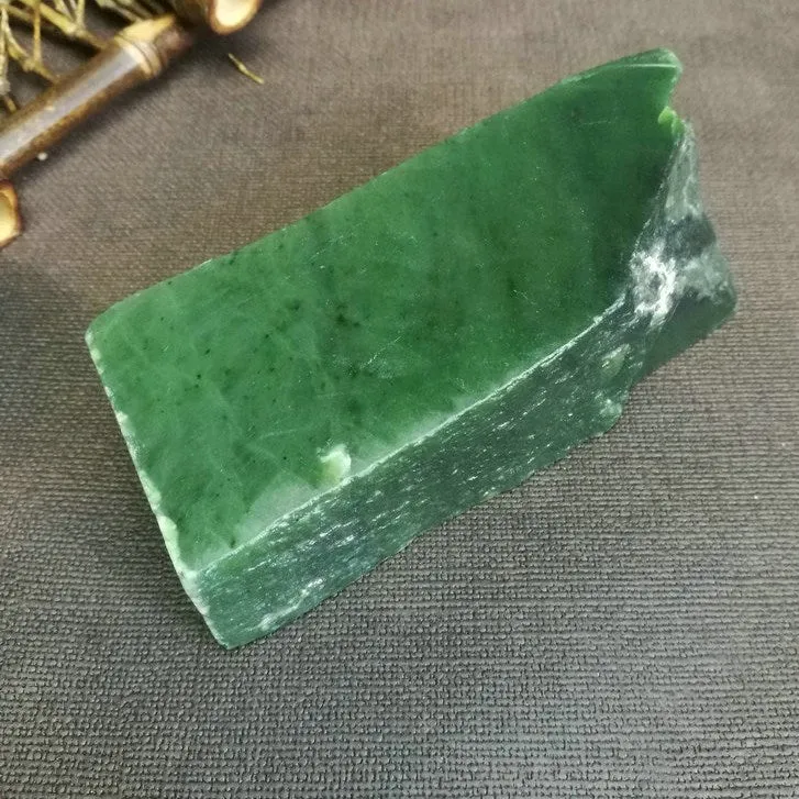 Natural Siberian Jade Rough Nephrite Raw (396g, 10.5x4.5x3.8cm)