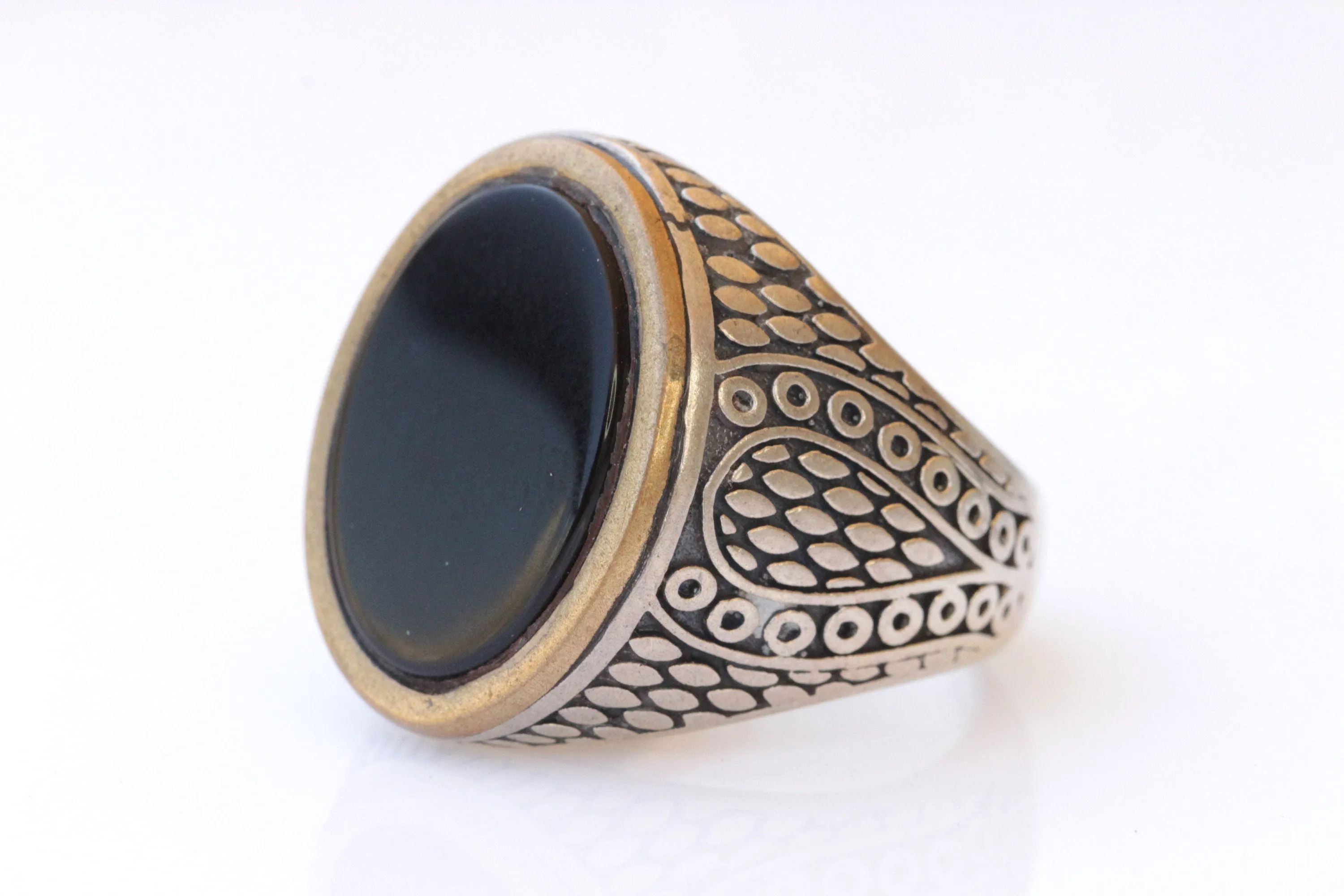 OVAL STONE RING