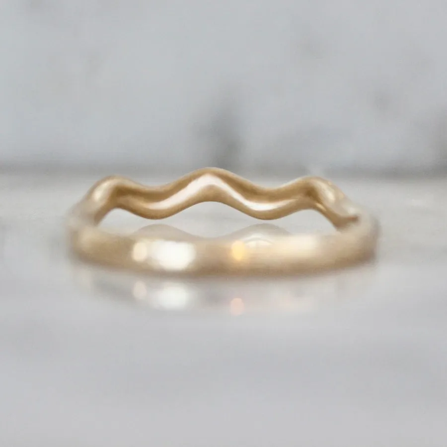 Squiggle Gold Band