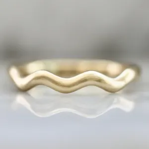 Squiggle Gold Band